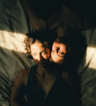 Neuroplasticity and new love: how the brain literally rewires itself during the honeymoon phase